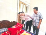 Cơ quan Đảng ủy Khối thăm hỏi, chúc Tết Mẹ Việt Nam Anh hùng Trần Thị Tư