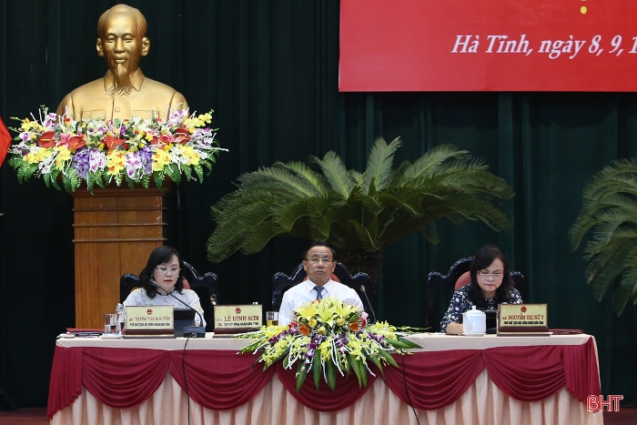 Hội đồng nhân dân tỉnh Hà Tĩnh hoàn thành “kỳ họp không giấy”, thông qua 14 nghị quyết quan trọng.