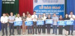 Đảng ủy Công ty Xăng dầu Hà Tĩnh bàn giao  thiết bị trường học và nhà nhân ái tại  huyện Hương Khê