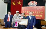 Chi bộ Công ty cổ phần Chè Hà Tĩnh trao Huy hiệu 30 năm tuổi Đảng cho đảng viên