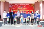 Đoàn Khối CCQ&DN Hà Tĩnh trao tặng nhiều suất quà cho thanh niên công nhân