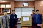 Đảng ủy Khối CCQ&DN Hà Tĩnh trao tặng 1.000 bộ kit test nhanh cho doanh nghiệp