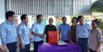 Đồng chí Bí thư Đảng ủy Khối tặng quà thương, bệnh binh tại huyện Lộc Hà