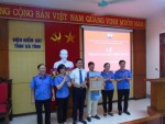 Đảng bộ Viện KSND tỉnh tổ chức Lễ trao Huy hiệu 30 năm tuổi Đảng