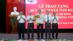 Đảng ủy Cục Thuế tỉnh Hà Tĩnh tổ chức Lễ trao tặng Huy hiệu 30 năm tuổi Đảng