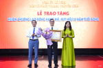Trao Huân chương Lao động, Huy hiệu 30 năm tuổi Đảng cho cán bộ, đảng viên Báo và PTTH Hà Tĩnh