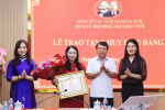 Trao tặng Huy hiệu 30 năm tuổi Đảng cho đảng viên thuộc Đảng bộ HĐND tỉnh