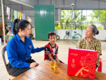 Tuổi trẻ các cơ quan Đảng tỉnh thăm hỏi, tặng quà cho trẻ em có hoàn cảnh khó khăn nhân dịp Tết Trung thu